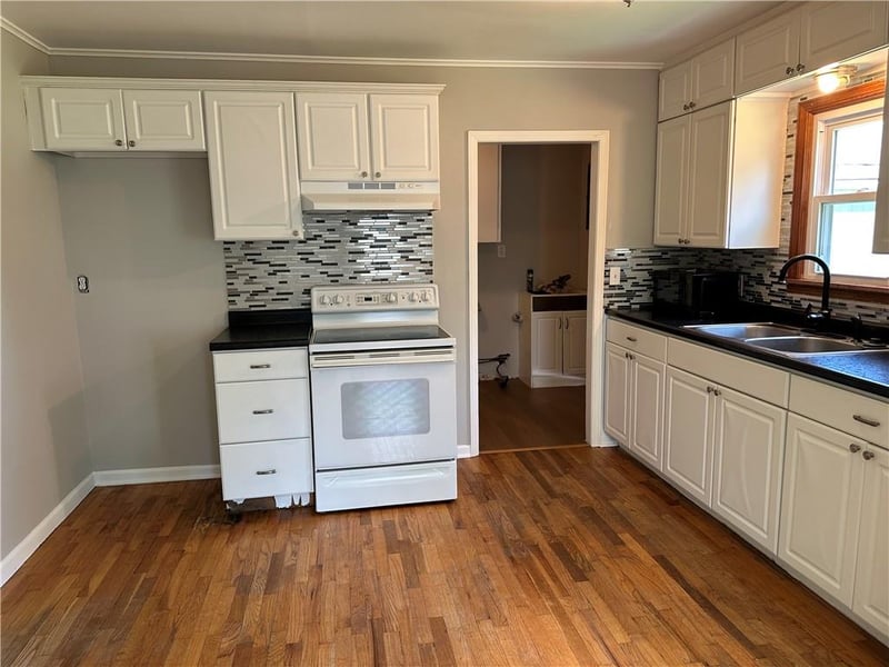 208 E 4th St, Norborne, MO 64668