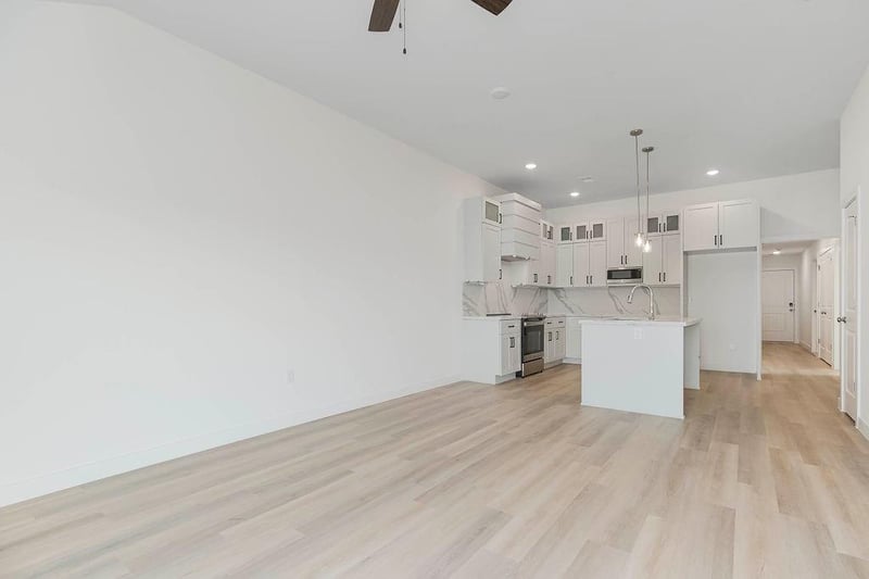 3827 93rd St, Kansas City, MO 64154