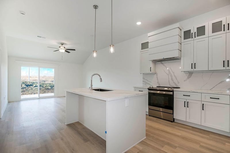 3827 93rd St, Kansas City, MO 64154