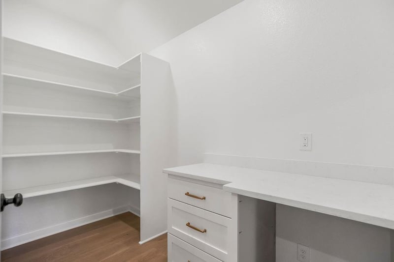 25446 91st Ter, Lenexa, KS 66227