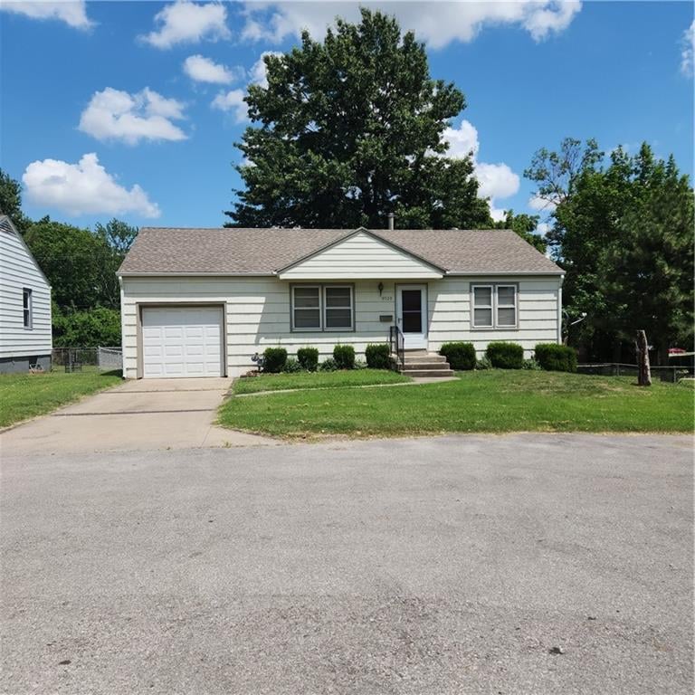 9529 Summit St, Lenexa, KS 66215