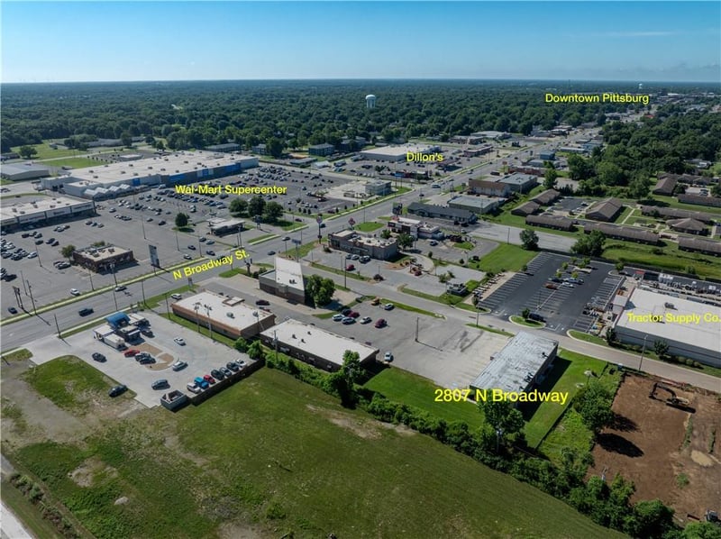 2807 N Broadway St, Pittsburg, KS 66762