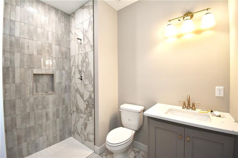 8312 76th Ter, Kansas City, MO 64158