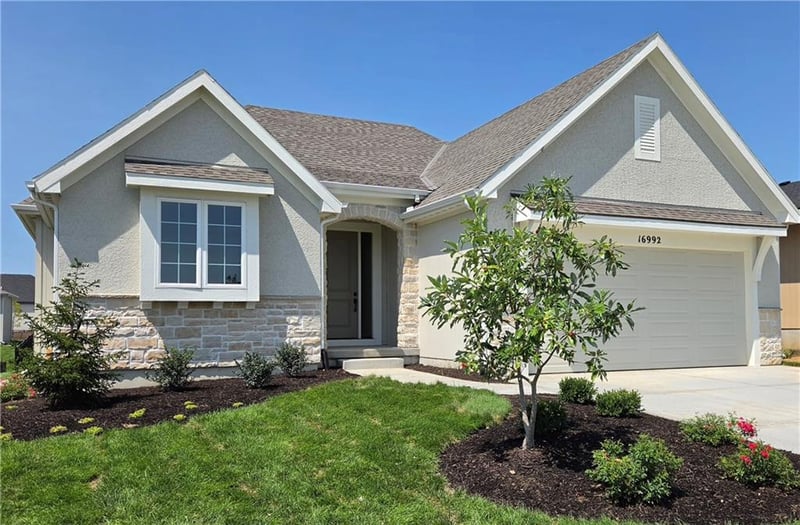 16992 S Cheshire St, Olathe, KS 66062