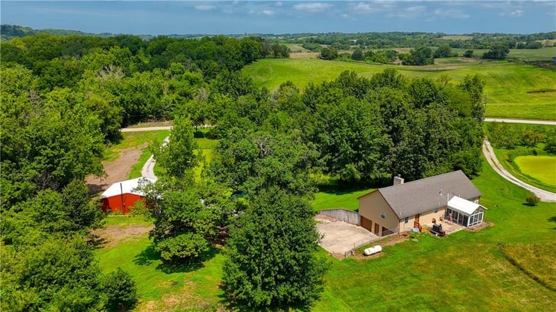 36987 W 63rd St, Camden, MO 64017