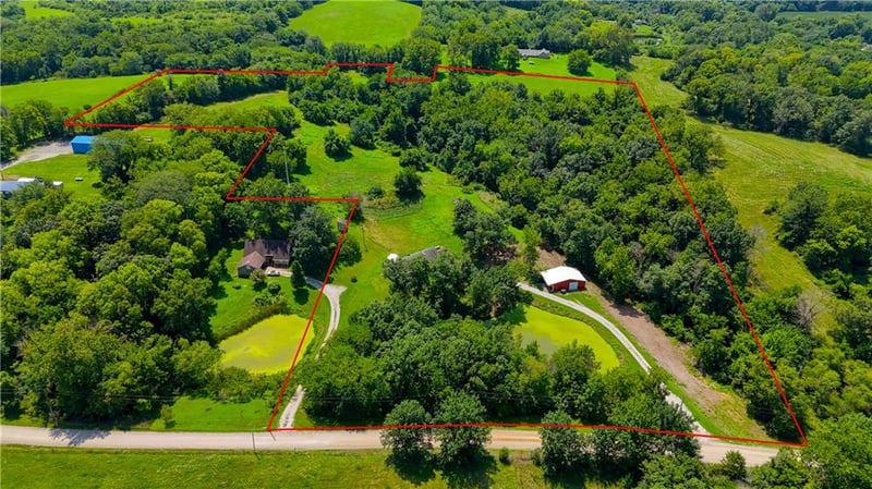 36987 W 63rd St, Camden, MO 64017