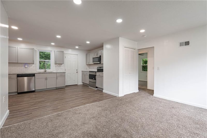 610 Elm St, Knob Noster, MO 65336