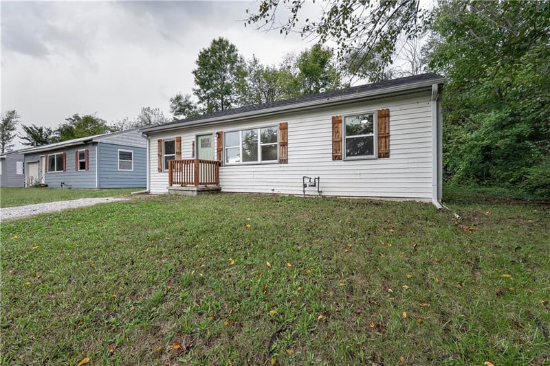 610 Elm St, Knob Noster, MO 65336