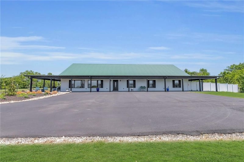 2385 Pleasant Valley Dr, Ottawa, KS 66067