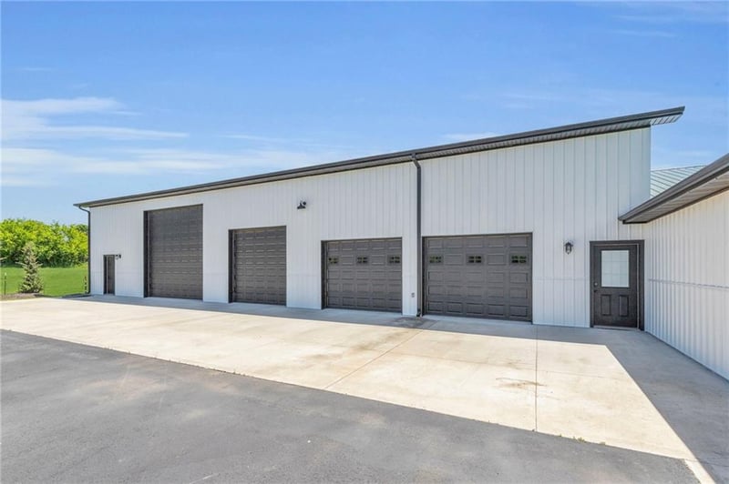 2385 Pleasant Valley Dr, Ottawa, KS 66067