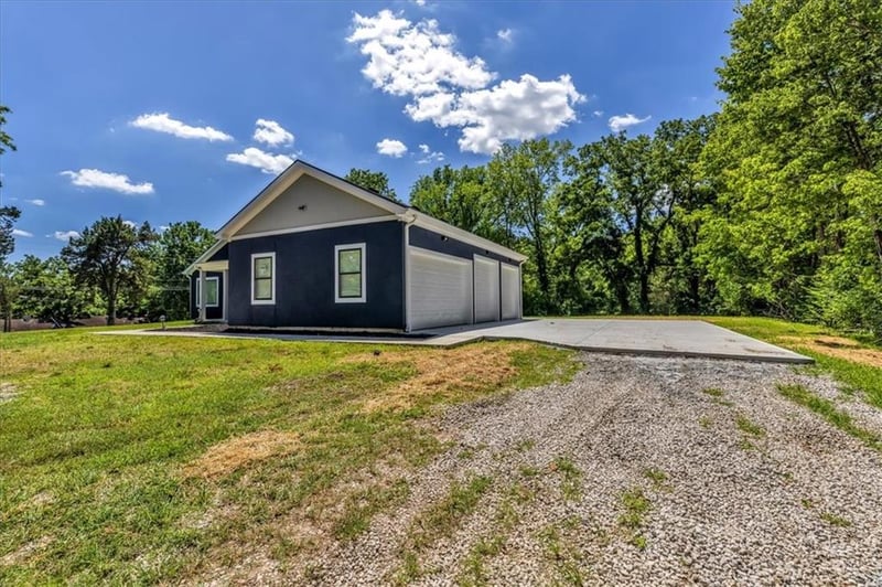 7844 James A Reed Rd, Kansas City, MO 64138