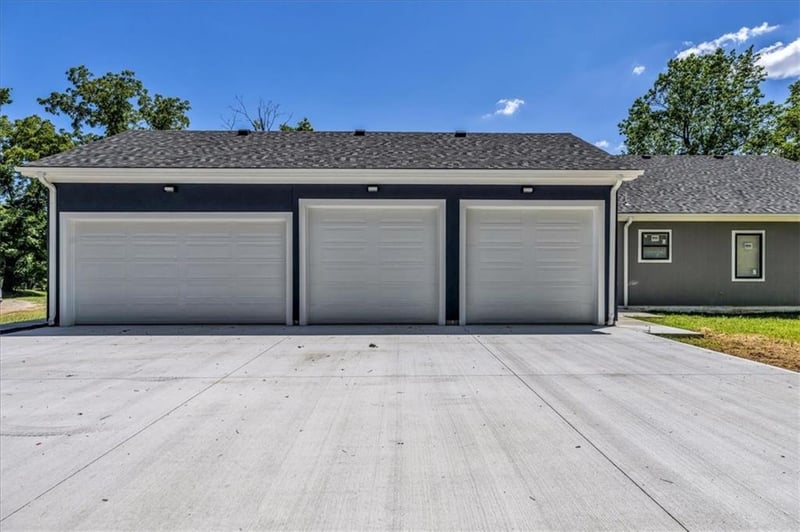 7844 James A Reed Rd, Kansas City, MO 64138