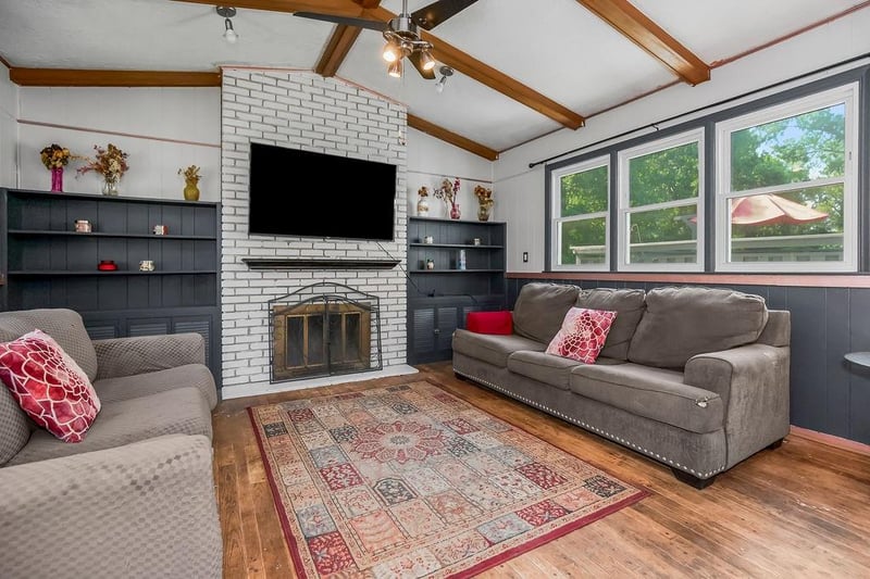 3340 S Crisp Ave, Independence, MO 64052