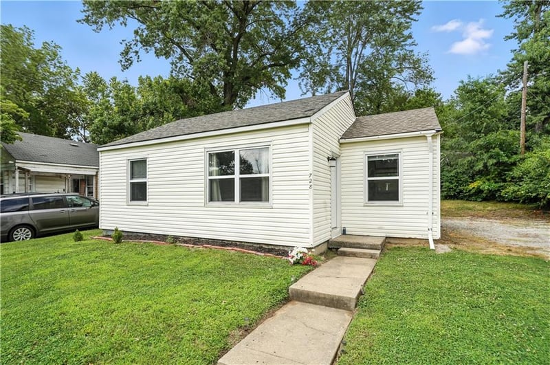 728 NE 45th St, Kansas City, MO 64116