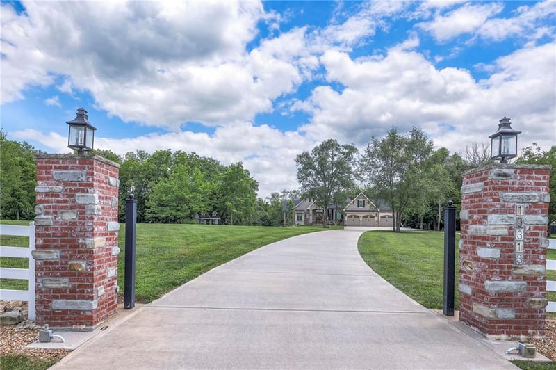 19313 S Raffurty Rd, Pleasant Hill, MO 64080