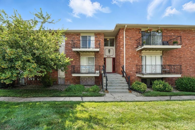 8215 Santa Fe Dr #8, Overland Park, KS 66204