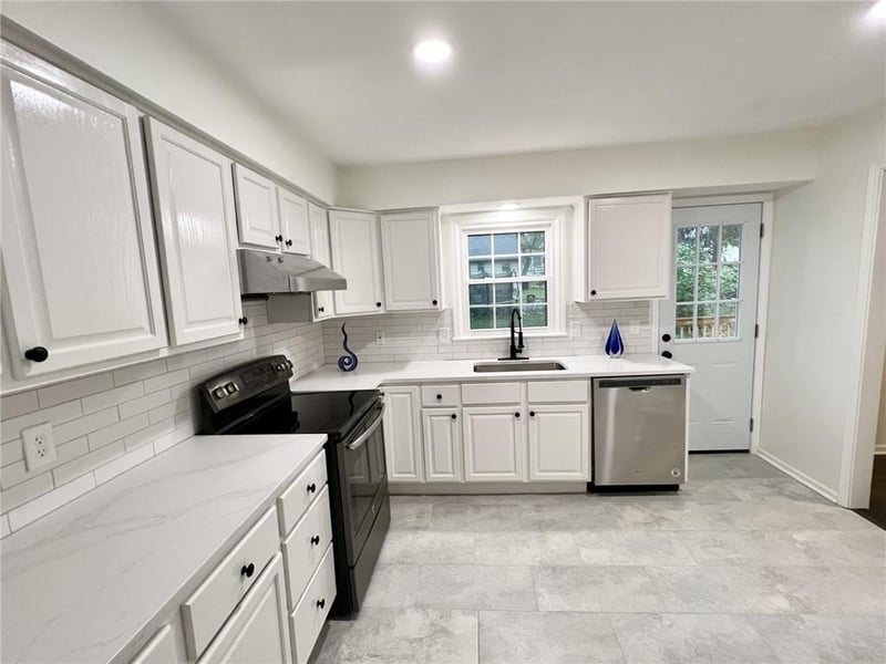 10806 96th St, Overland Park, KS 66214