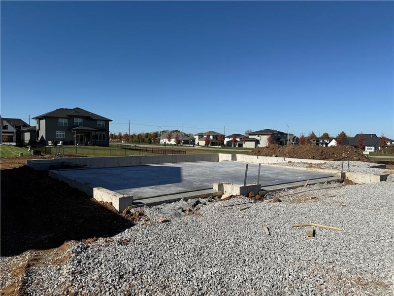 18608 Mohawk Ln, Overland Park, KS 66085