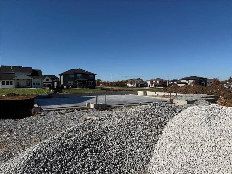 18608 Mohawk Ln, Overland Park, KS 66085