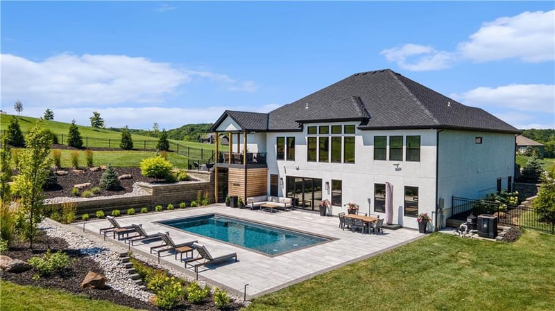 14291 Cattle Ranch Dr, Smithville, MO 64089