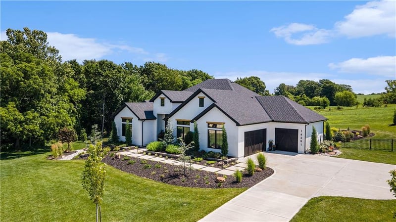 14291 Cattle Ranch Dr, Smithville, MO 64089