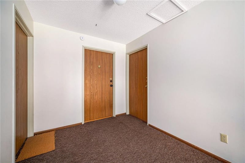 8143 Holmes Rd #202, Kansas City, MO 64131