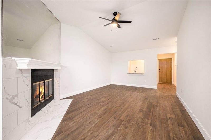 8143 Holmes Rd #202, Kansas City, MO 64131