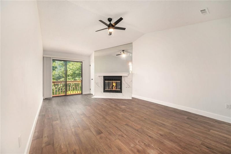 8143 Holmes Rd #202, Kansas City, MO 64131