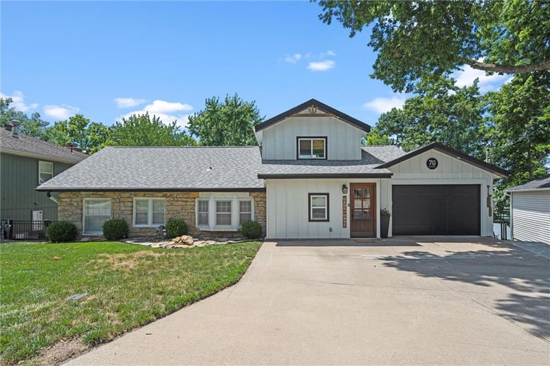 70 Beach Dr, Lake Tapawingo, MO 64015
