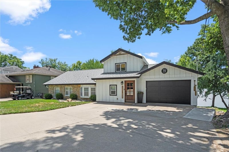 70 Beach Dr, Lake Tapawingo, MO 64015