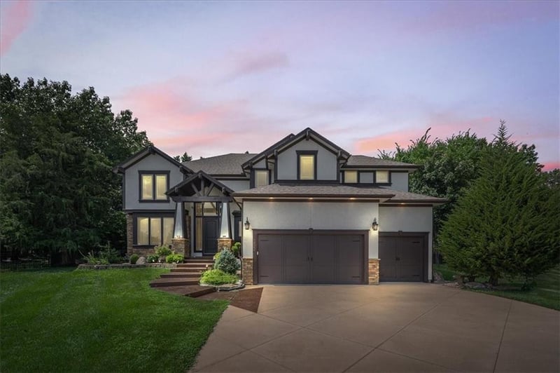 6822 Woodstock Ct, Shawnee, KS 66218