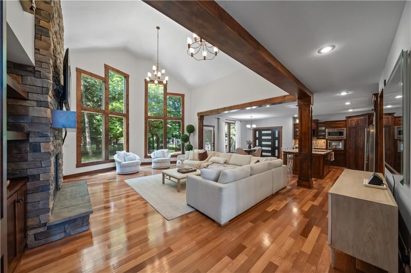 6822 Woodstock Ct, Shawnee, KS 66218