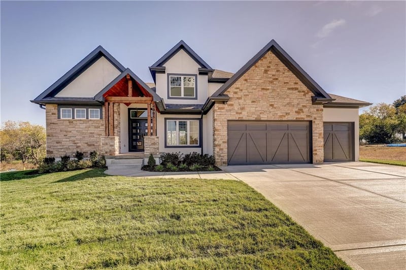 4005 NE Apple Grove Dr, Lee's Summit, MO 64064