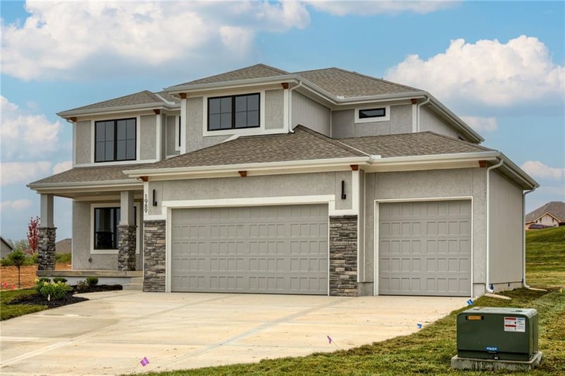 1989 Longview Dr, Liberty, MO 64068