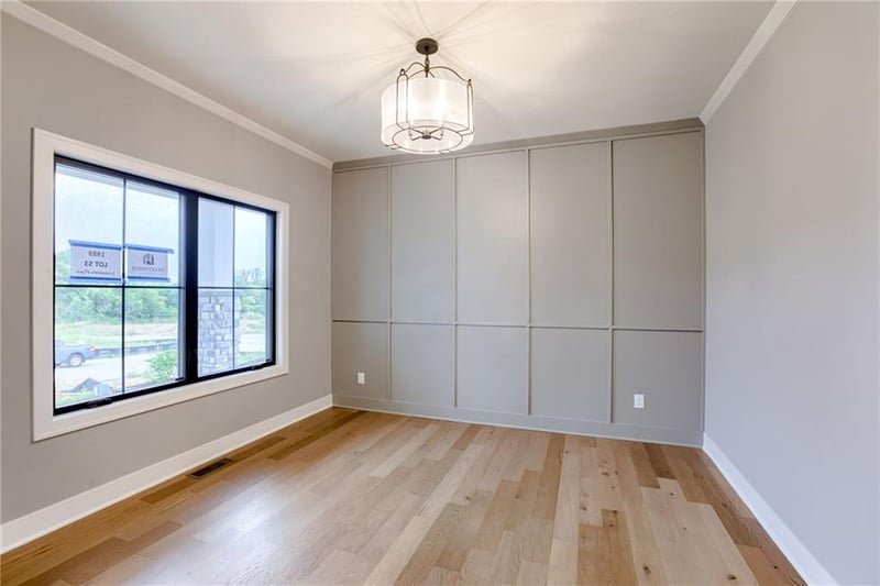 1989 Longview Dr, Liberty, MO 64068