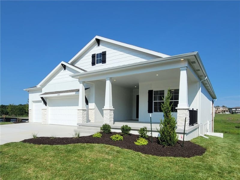 18221 Monrovia St, Overland Park, KS 66013