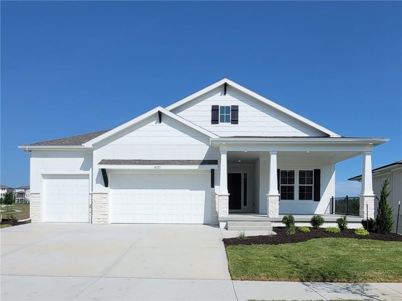 18221 Monrovia St, Overland Park, KS 66013