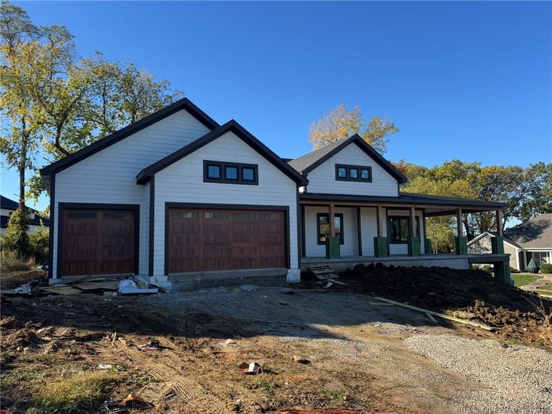6130 S National Dr, Parkville, MO 64152