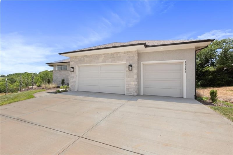 21611 W 80th Ter, Shawnee, KS 66220