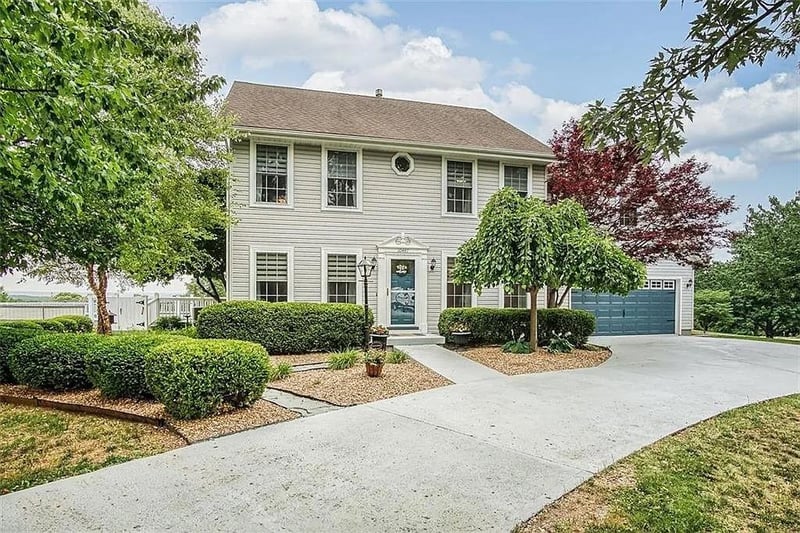 10447 Overbrook Rd, Edwardsville, KS 66111