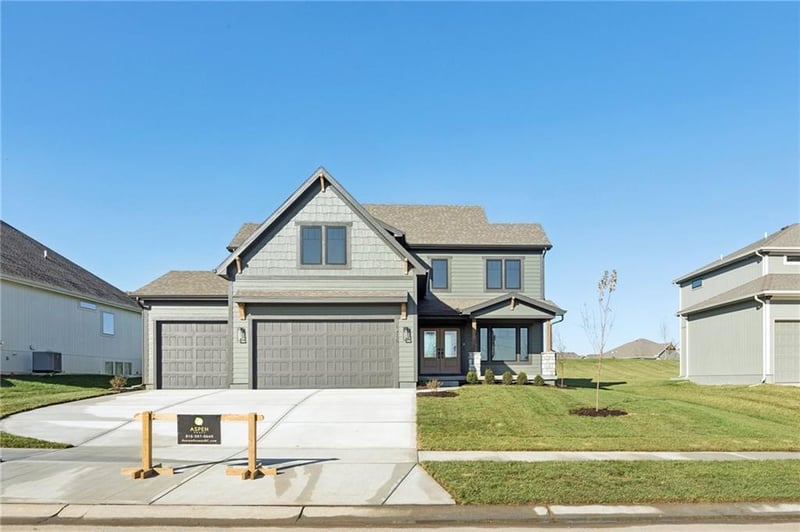 1916 Longview Dr, Liberty, MO 64068