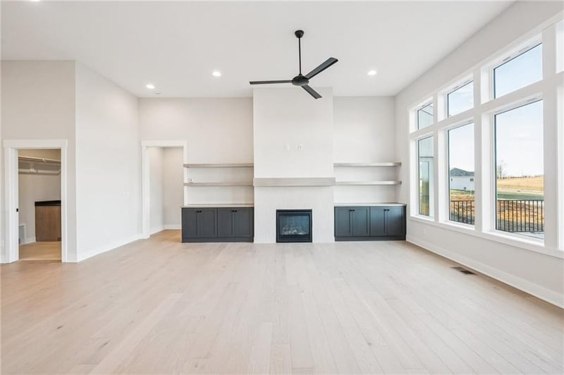 2156 Black Walnut Dr, Liberty, MO 64068