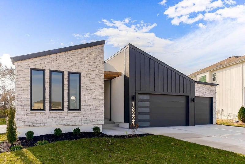 18221 168th Ter, Olathe, KS 66062