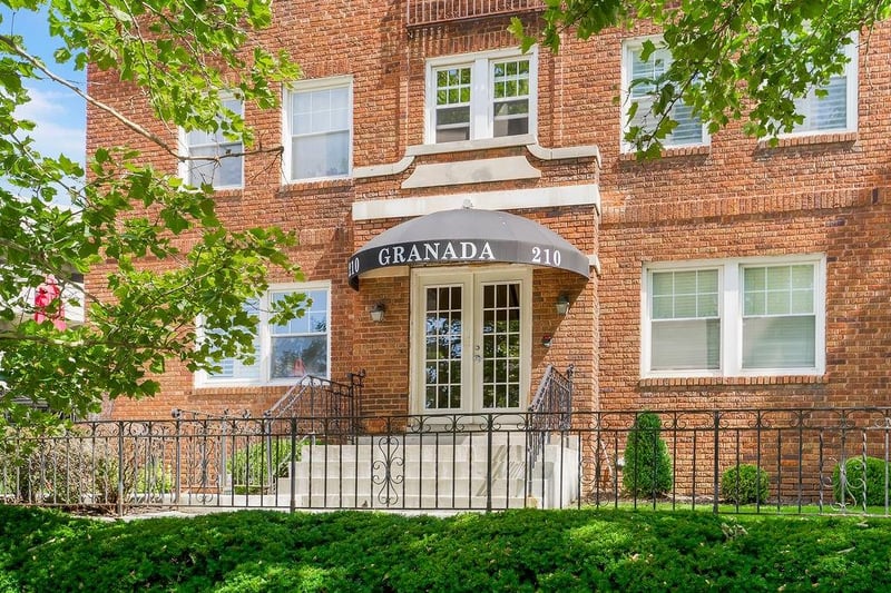 210 E Emanuel Cleaver #3e Blvd, Kansas City, MO 64112