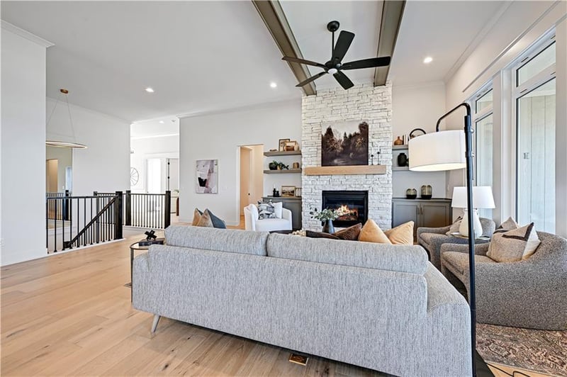 22164 W 94th Ter, Lenexa, KS 66220
