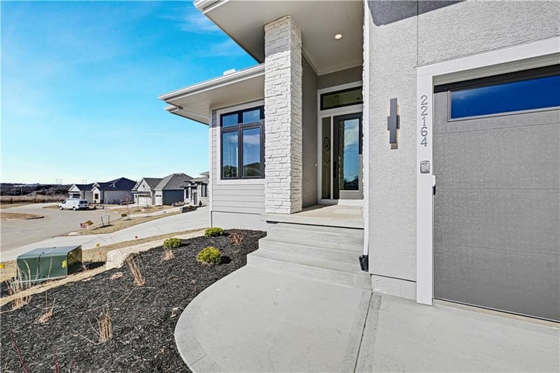 22164 W 94th Ter, Lenexa, KS 66220