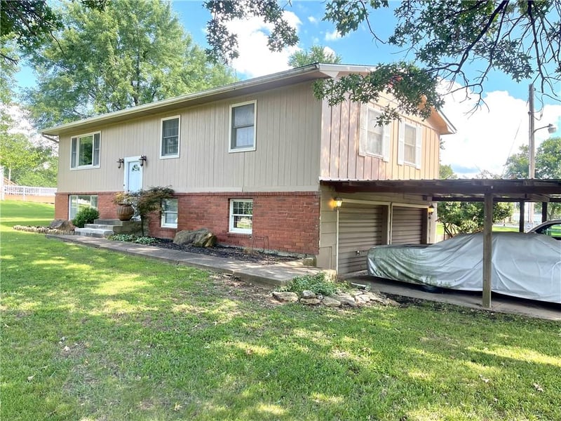 177 1150th St, Humboldt, KS 66748