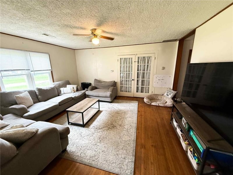 415 9th St, Maryville, MO 64468