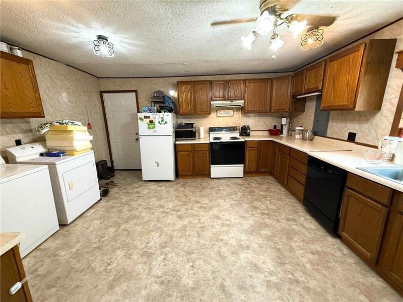 415 9th St, Maryville, MO 64468
