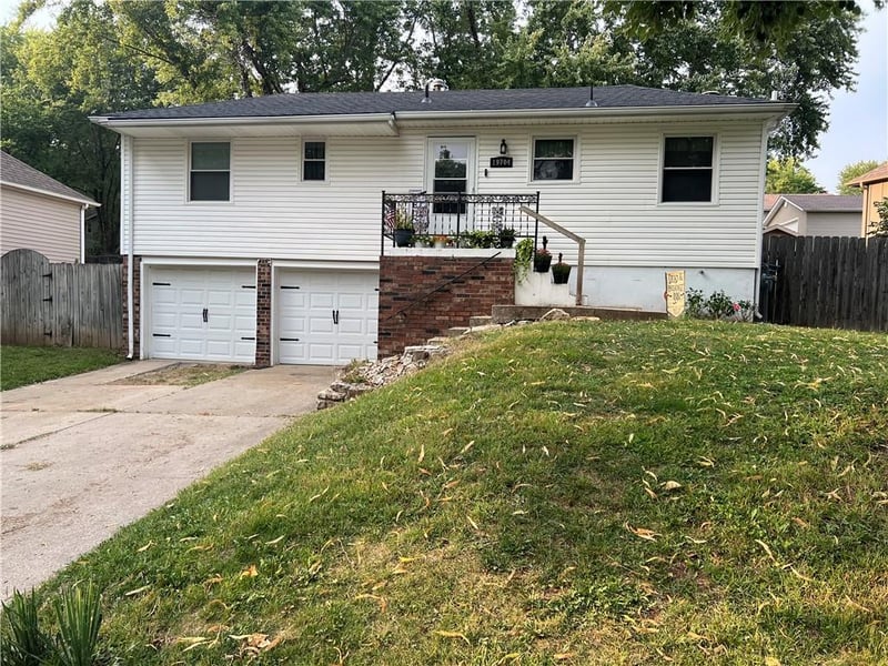 19704 14th Ter, Independence, MO 64056